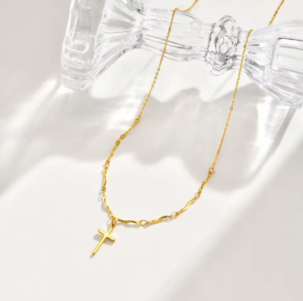 Gold Plated Cross Pendant Necklace – Minimalist Wave Chain for Women